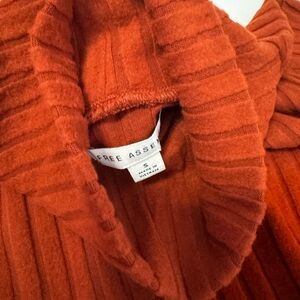 Ribbed burnt orange Turtleneck